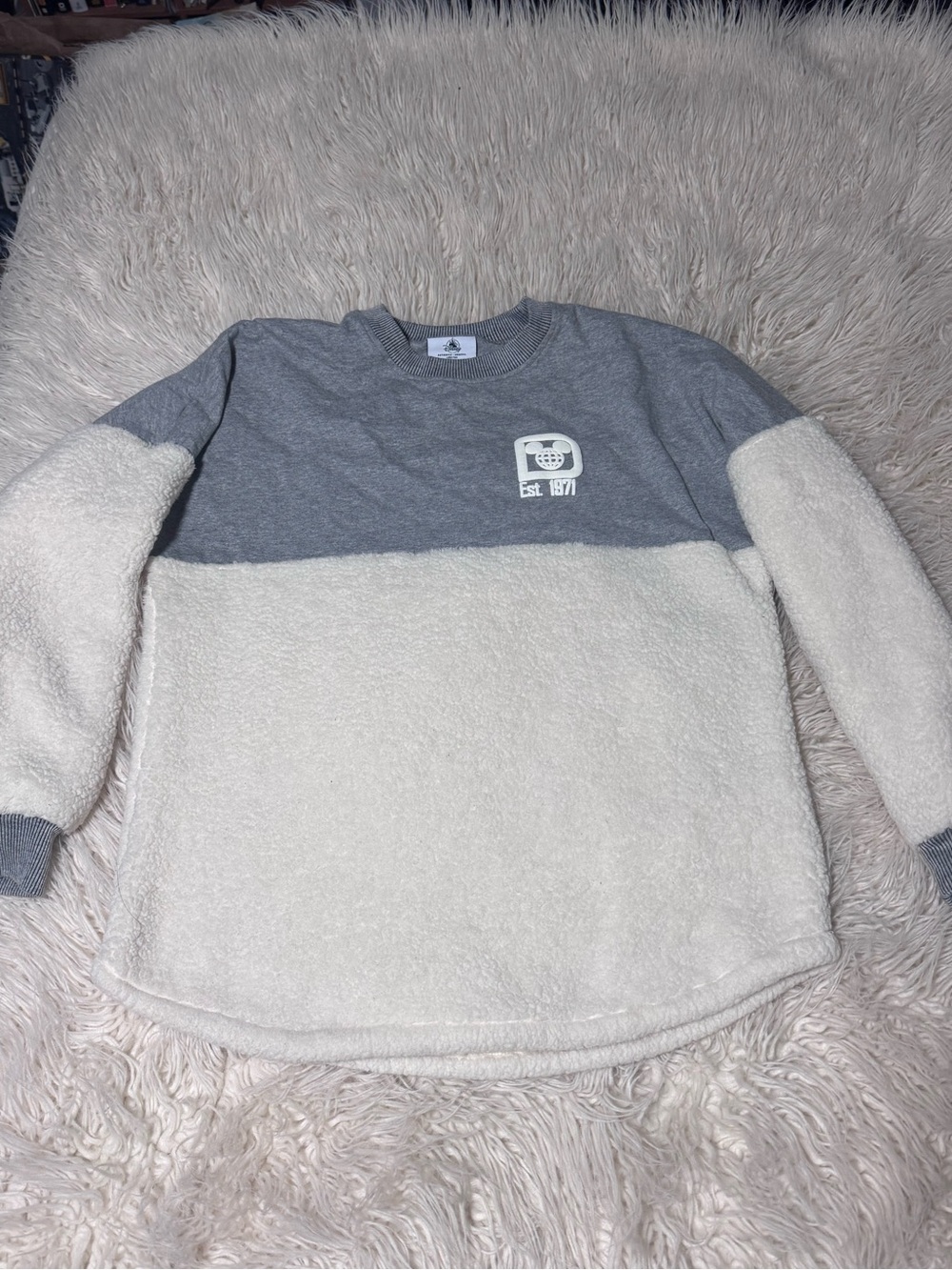 Disney Parks Sherpa Spirit Jersey pullover Gray And Cream Size Medium Mickey
